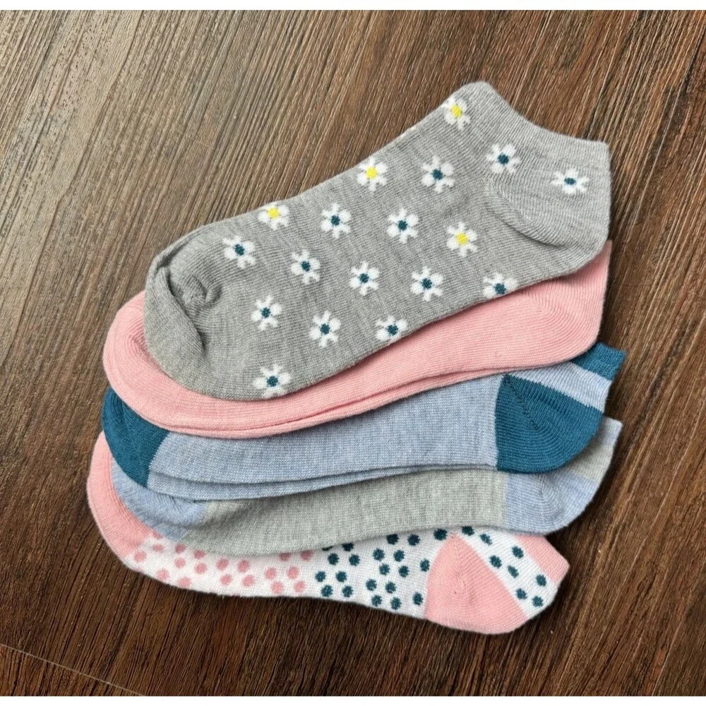 Women's Decorative No Show Socks Five Pairs Shoe Size 4-8 Brand New Low Cut Cute